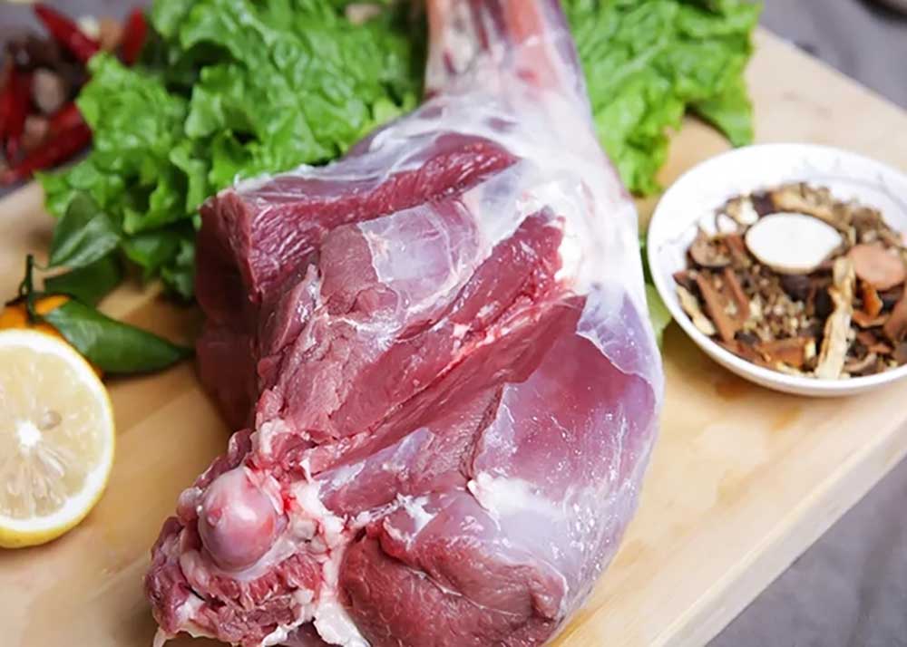 高尿酸不能吃羊肉？不想肾走“下坡路”，尽量远离这4物。
