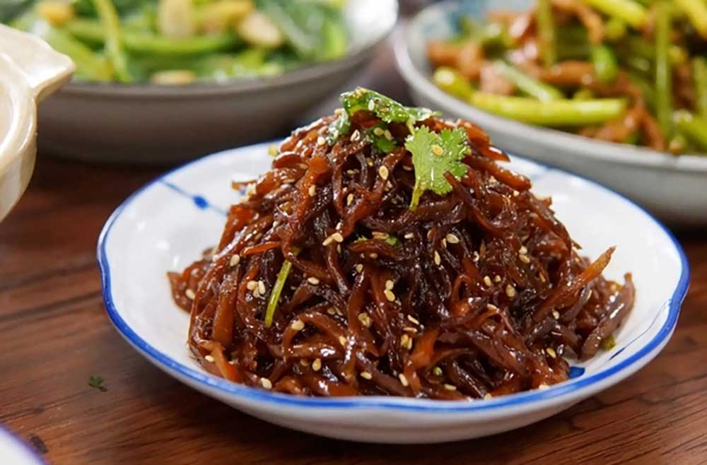 高尿酸不能吃羊肉？不想肾走“下坡路”，尽量远离这4物。