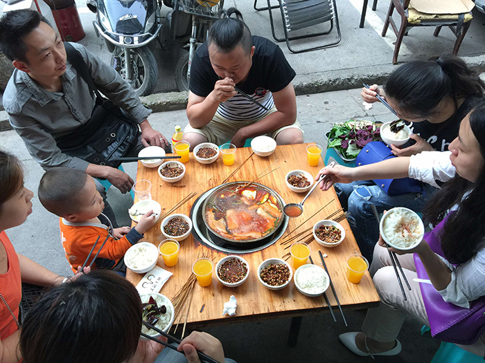 2015年6月3日 邻居们相约小聚 开心的时刻