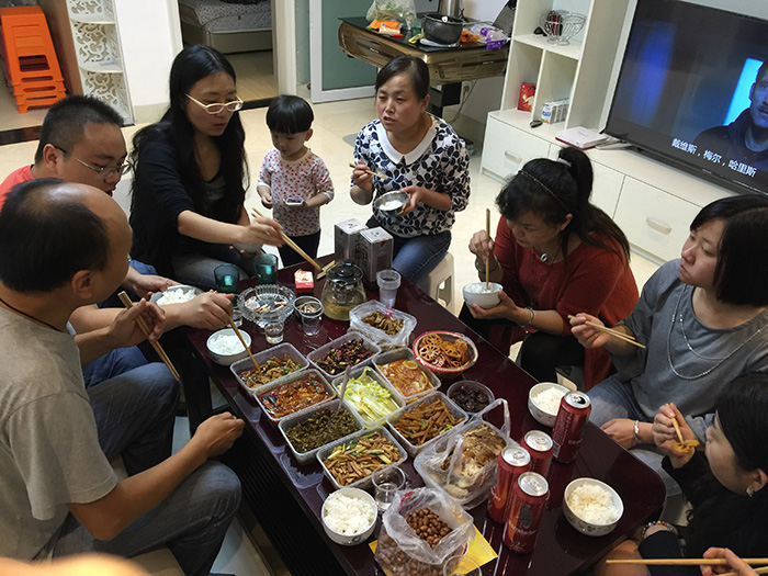 2015年9月17日 相聚S2区2栋风哥家品尝外卖的味道