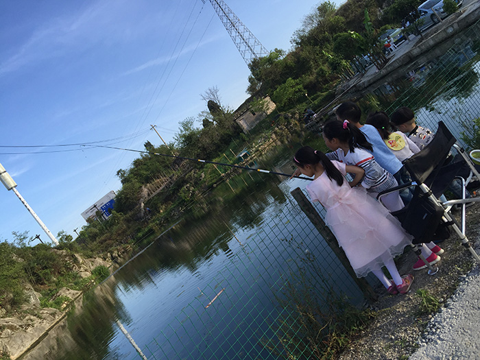 2016年4月16日 邻里共庆生日烧烤宴 难忘的时光