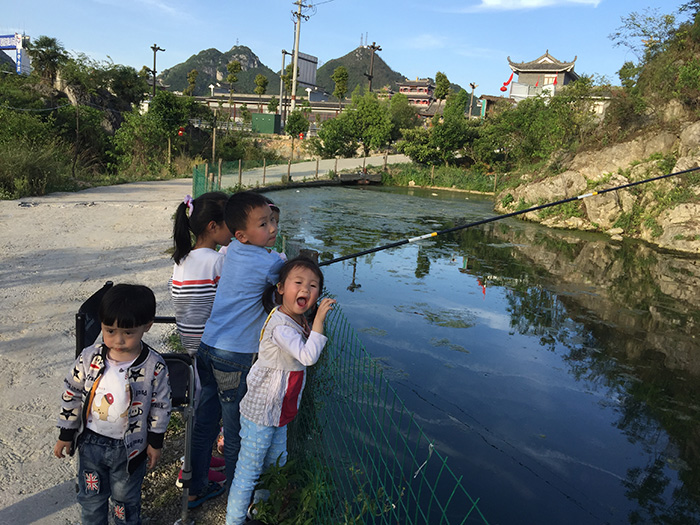 2016年4月16日 邻里共庆生日烧烤宴 难忘的时光
