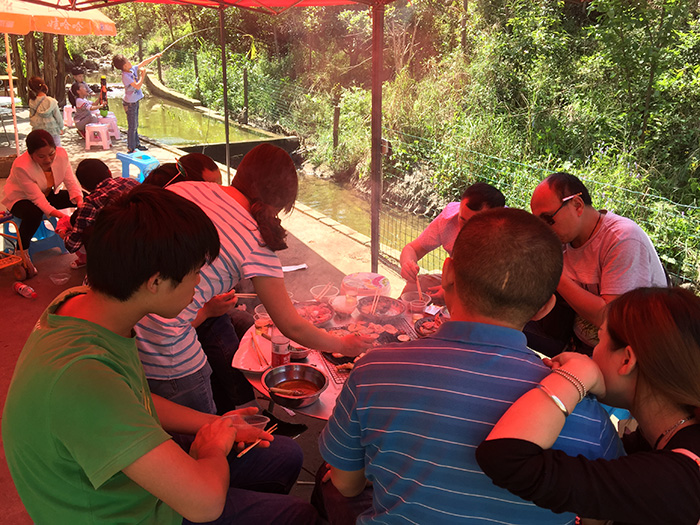 2016年4月16日 邻里共庆生日烧烤宴 难忘的时光