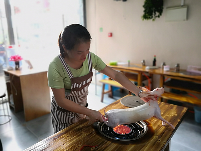 2019年9月5日 小白兔的末日有小双美女的陪伴