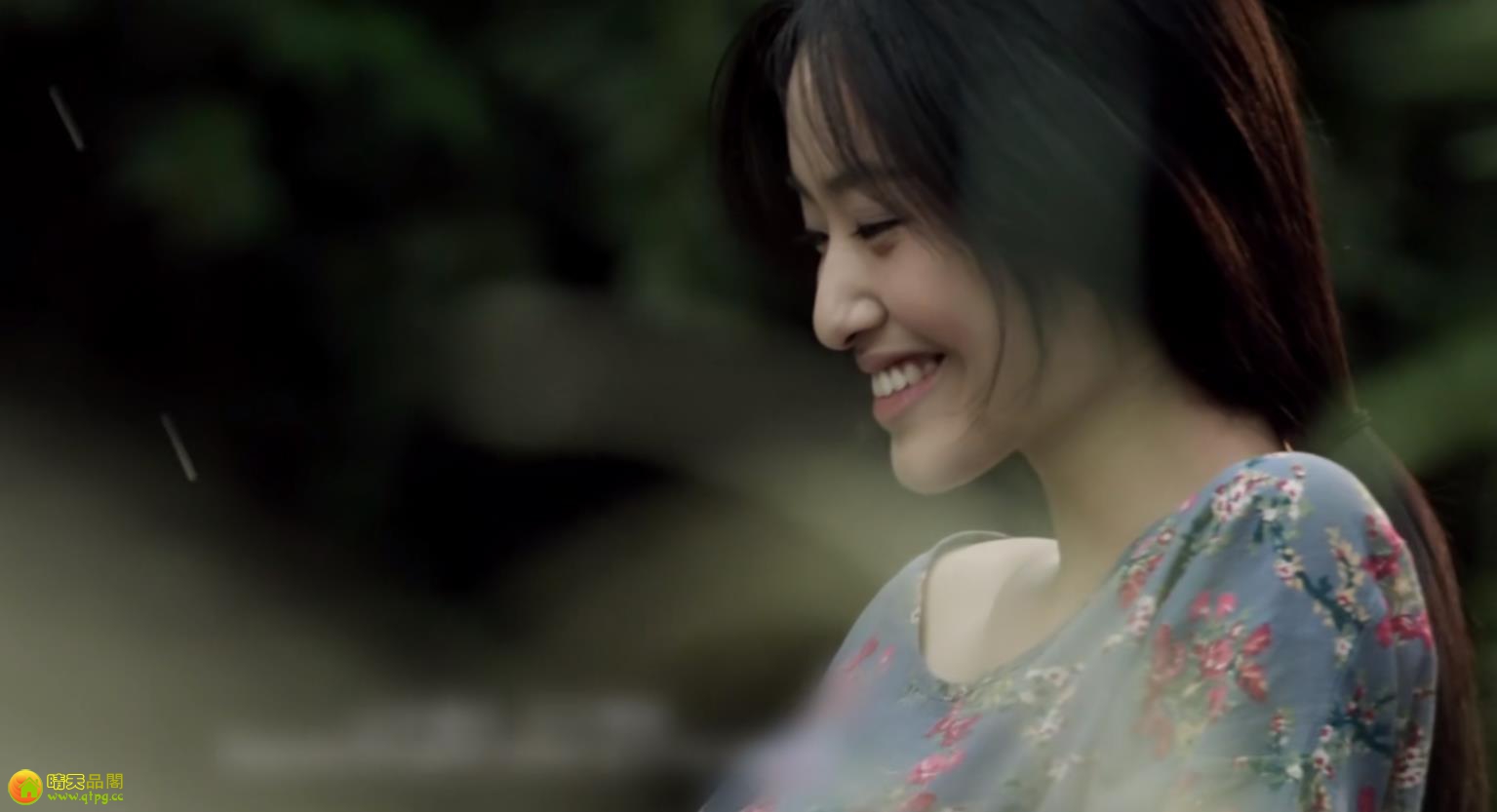 《桥边姑娘》歌声柔情，好听。