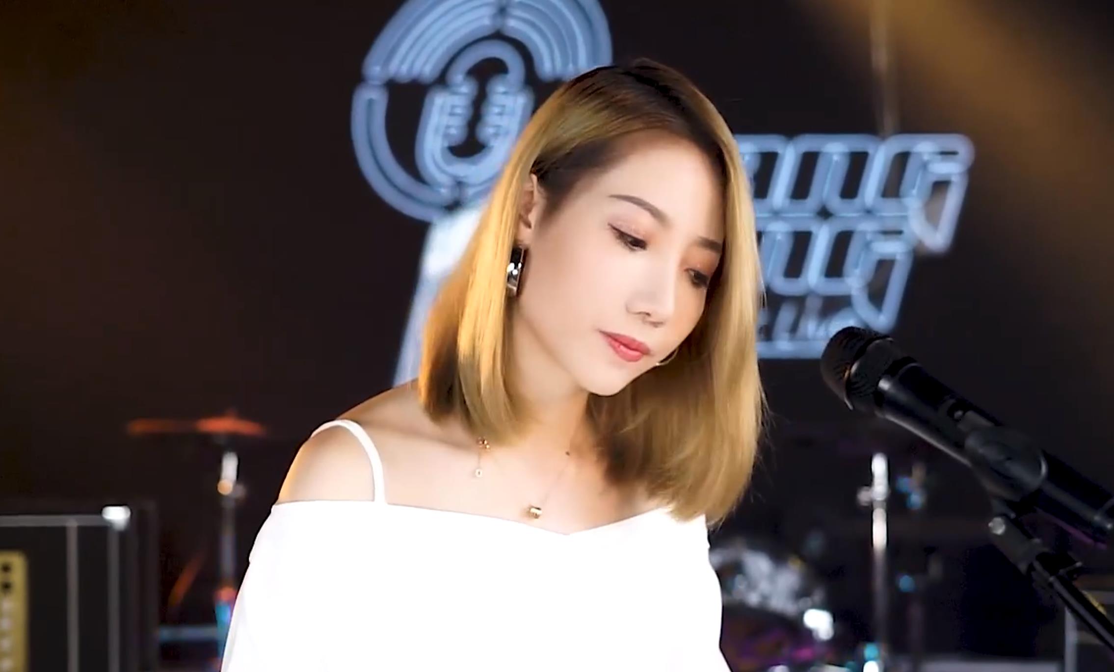 《不可缺少》深情走心的粤语热歌，让人听到心碎。