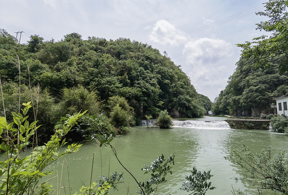 20240510 天河潭美景 螺蛳的美味 红衣美女就是这画面的亮点！