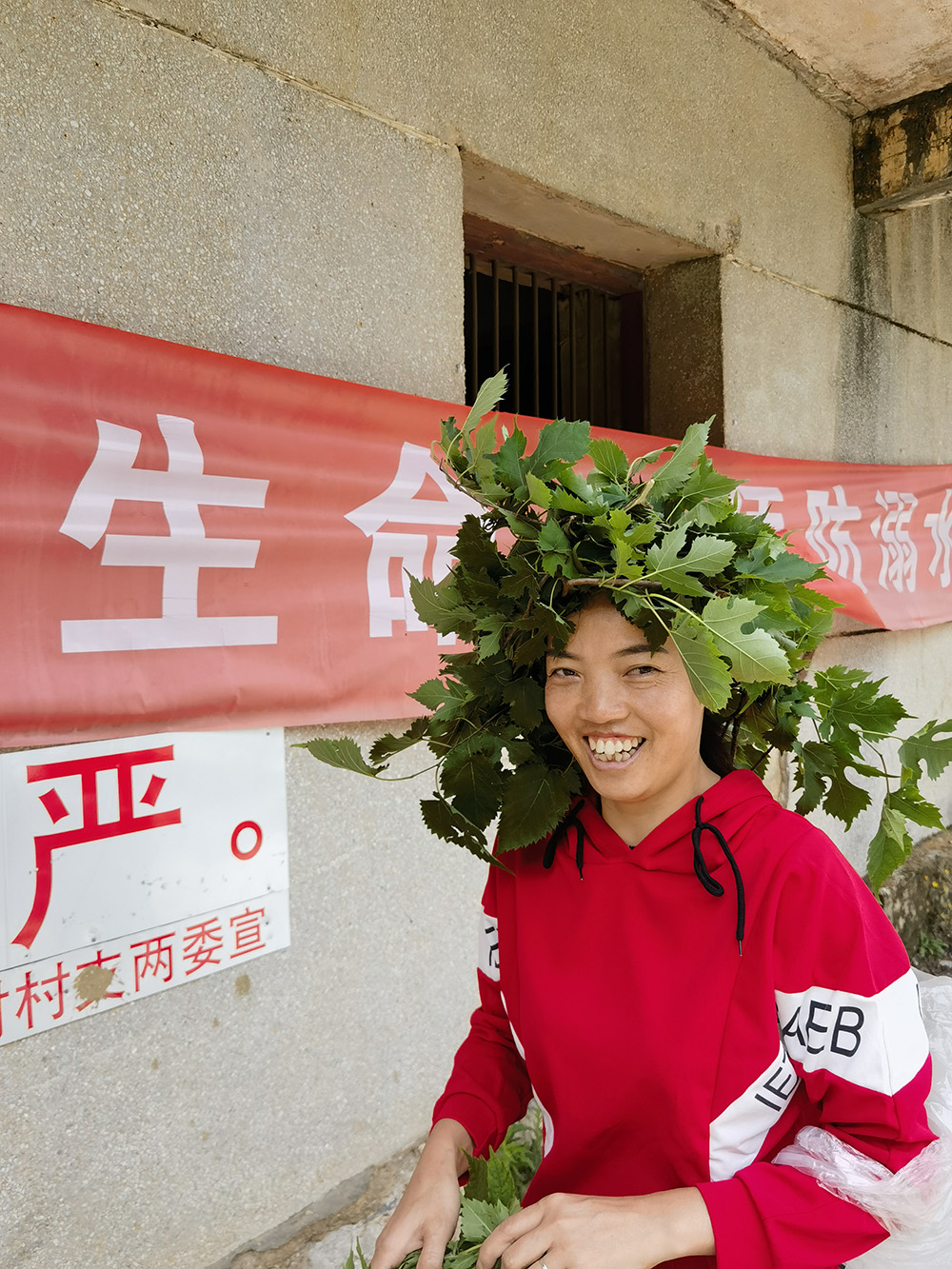 20240510 天河潭美景 螺蛳的美味 红衣美女就是这画面的亮点！