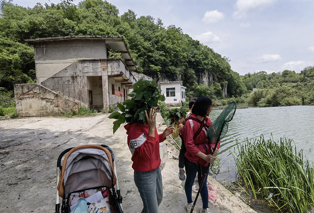 20240510 天河潭美景 螺蛳的美味 红衣美女就是这画面的亮点！