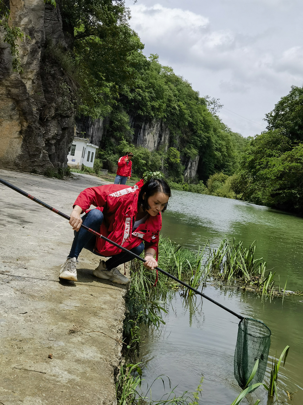 20240510 天河潭美景 螺蛳的美味 红衣美女就是这画面的亮点！