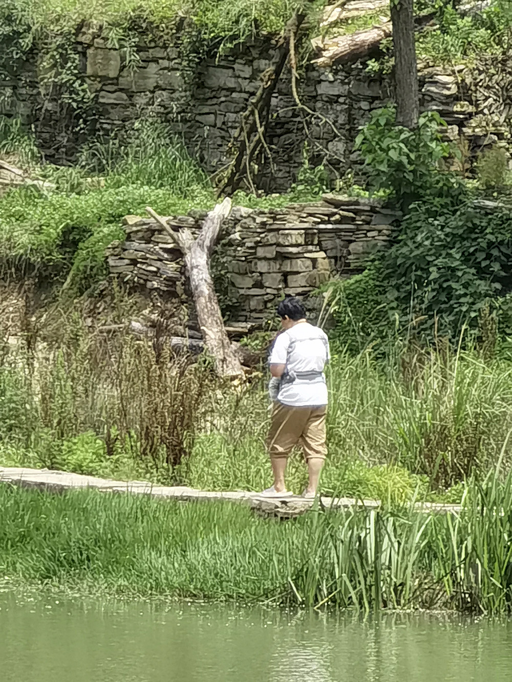 20240510 天河潭美景 螺蛳的美味 红衣美女就是这画面的亮点！