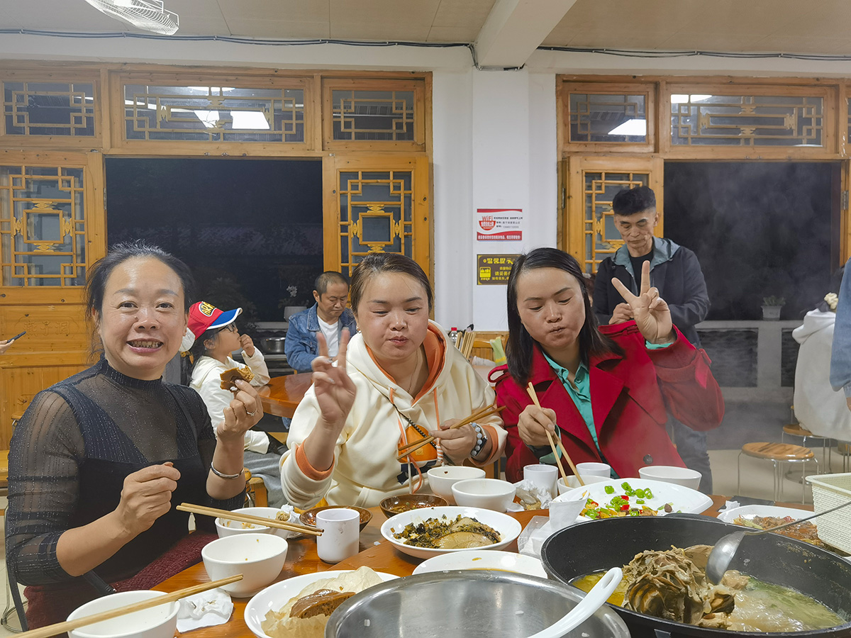 20241006 国庆假期相约在黔陶 沐浴阳光 享受野生菌的美味！