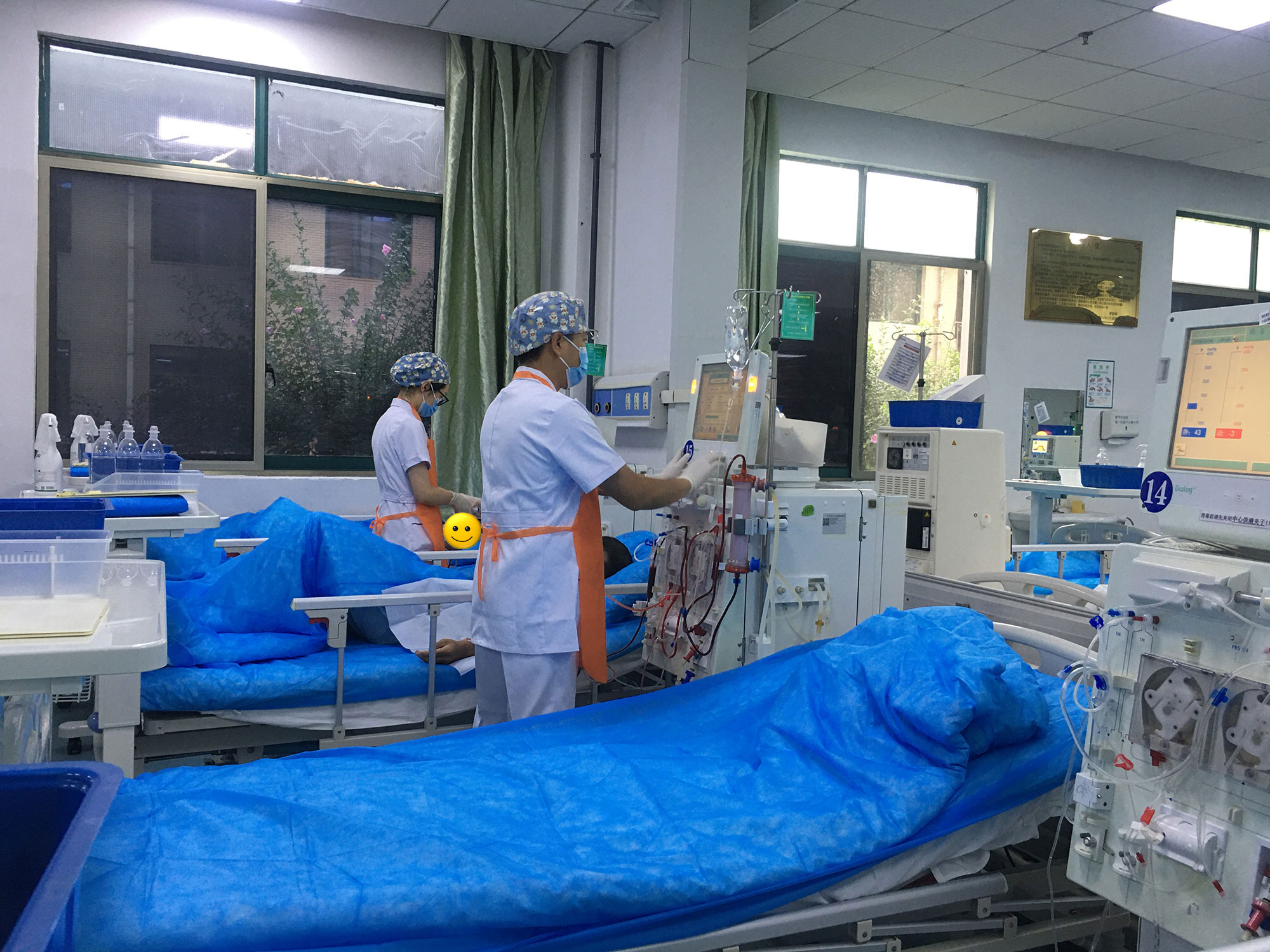 向每一位默默奉献的血透室医护人员们，致敬！